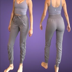 Lululemon Beyond the Studio Jogger size 2 in Lunar Rock